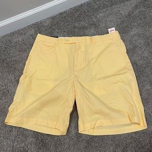 NWT Size 38 Men’s Vineyard Vines yellow clubhouse shorts.